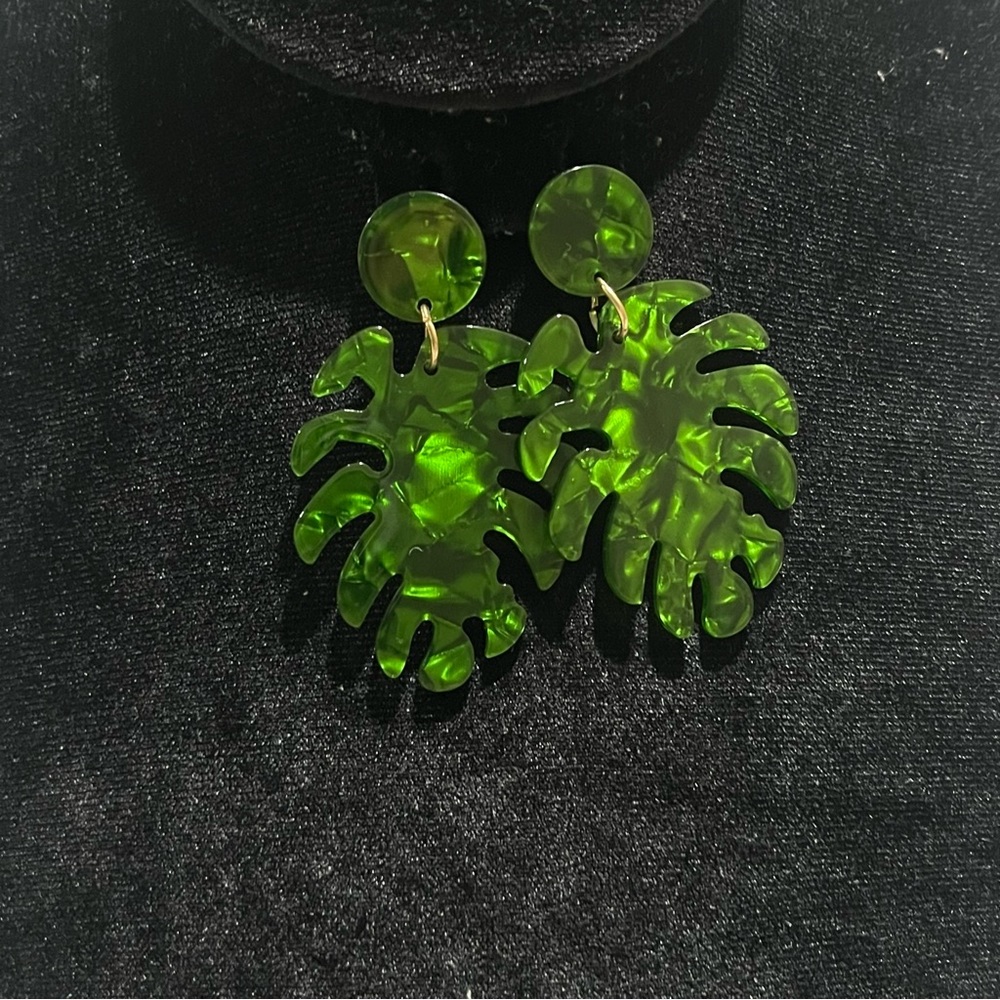Green leaf earrings